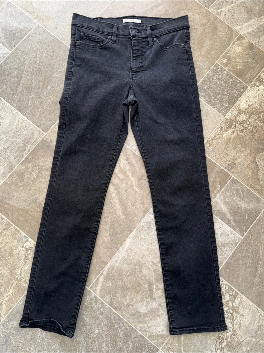 Levi’s 312 shaping slim size 29 ladies Black Slim Fit Jeans GUC